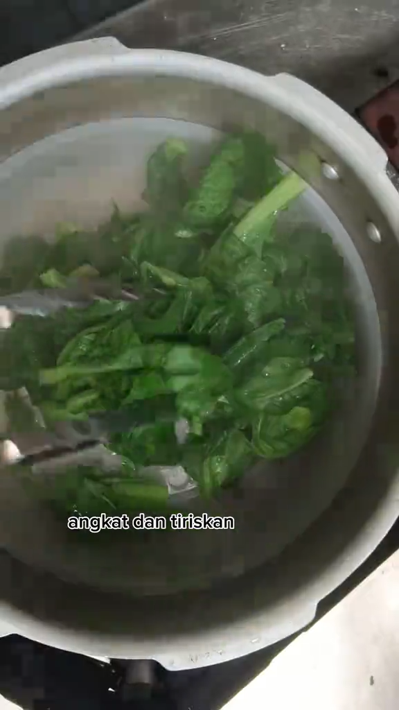 Trik antigagal masak cuciwis agar warnanya tetap hijau dan tidak pahit pakai 1 bumbu dapur