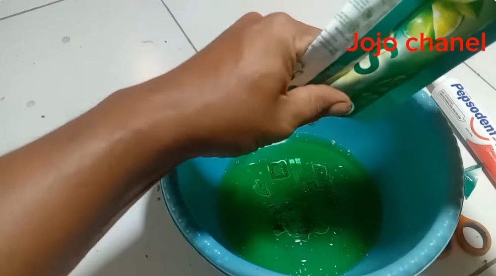 Tanpa ditambah garam, ini trik memperbanyak sabun cuci piring pakai 2 bahan sederhana