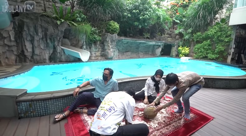 kolam renang Denny Cagur © berbagai sumber kolam renang Denny Cagur © berbagai sumber
