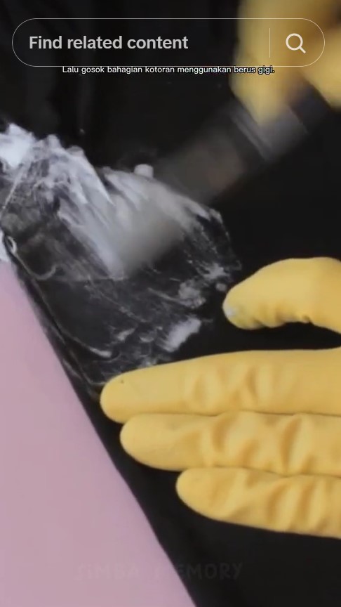 Bukan pakai sitrun, ini trik bersihkan noda deodoran mengerak di ketiak baju cuma dengan 2 bahan dapur