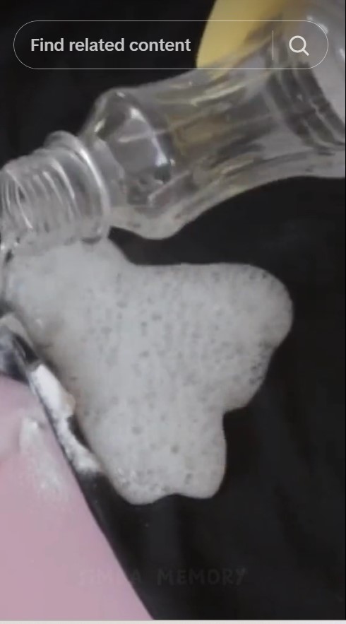 Bukan pakai sitrun, ini trik bersihkan noda deodoran mengerak di ketiak baju cuma dengan 2 bahan dapur