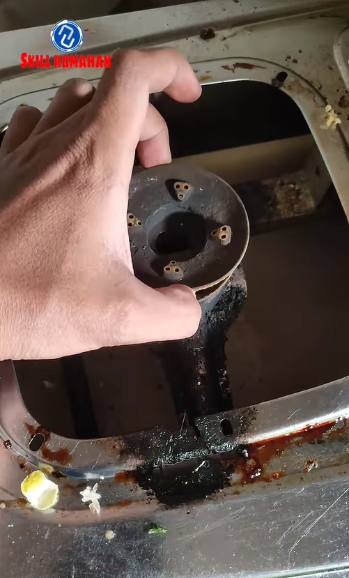 Tak perlu ganti regulator, pria ini punya trik mengatasi api kompor yang kecil dan mampet modal Rp0