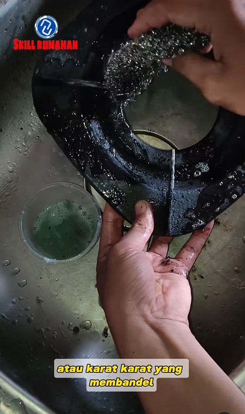 Tak perlu ganti regulator, pria ini punya trik mengatasi api kompor yang kecil dan mampet modal Rp0