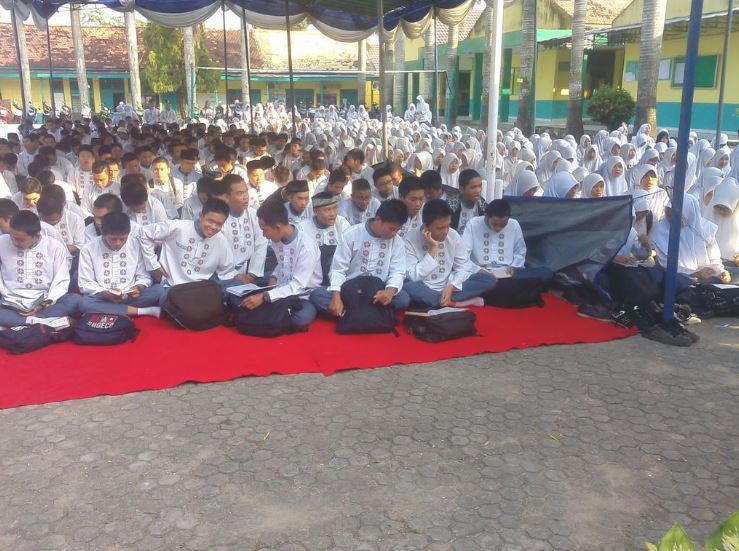 Contoh laporan kegiatan Ramadhan di sekolah Berbagai sumber