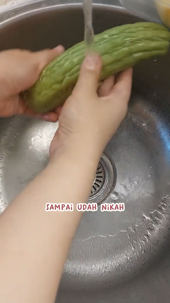 Tanpa direbus larutan asam jawa, ini trik masak tumis pare agar tidak pahit cuma pakai 1 bumbu dapur
