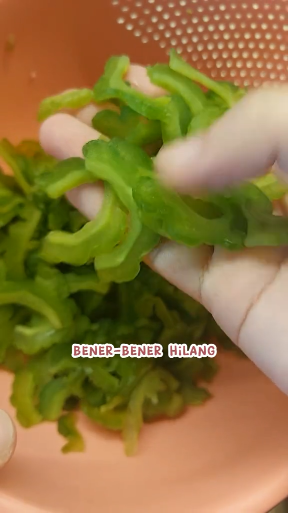 Tanpa direbus larutan asam jawa, ini trik masak tumis pare agar tidak pahit cuma pakai 1 bumbu dapur