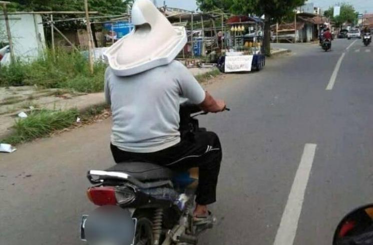 helm nyeleneh parah berbagai sumber