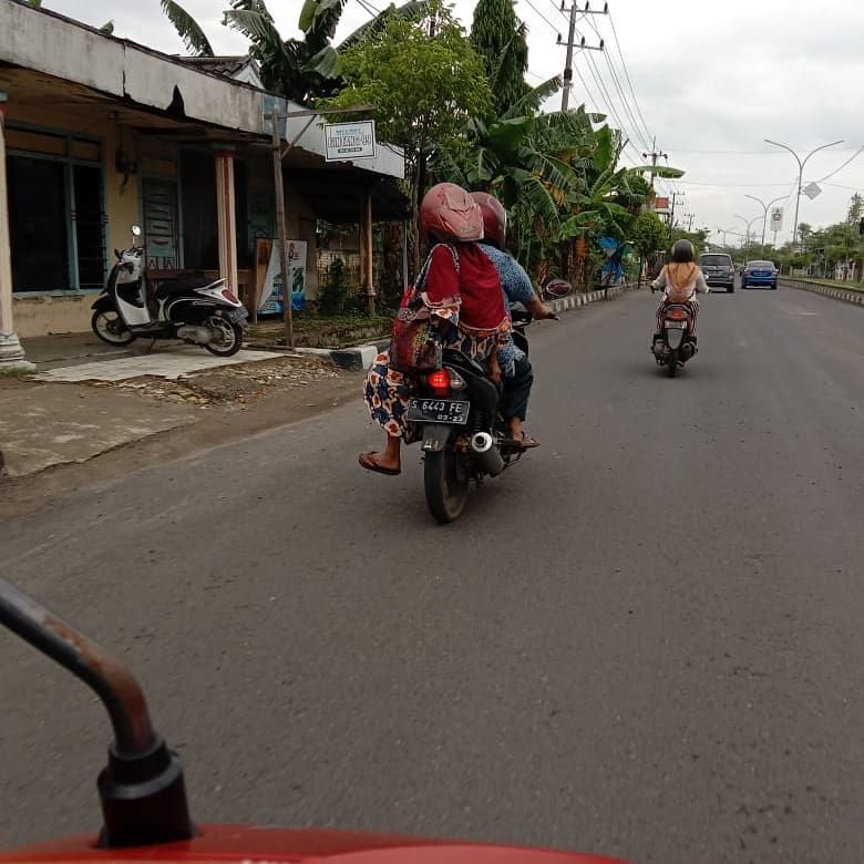 helm nyeleneh parah berbagai sumber