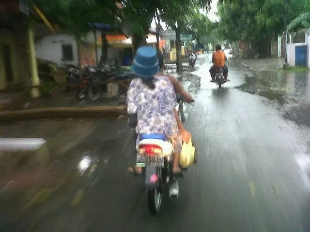 helm nyeleneh parah berbagai sumber