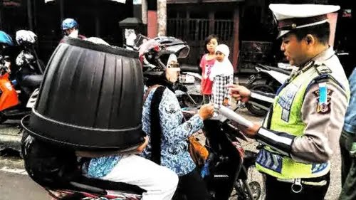 helm nyeleneh parah berbagai sumber