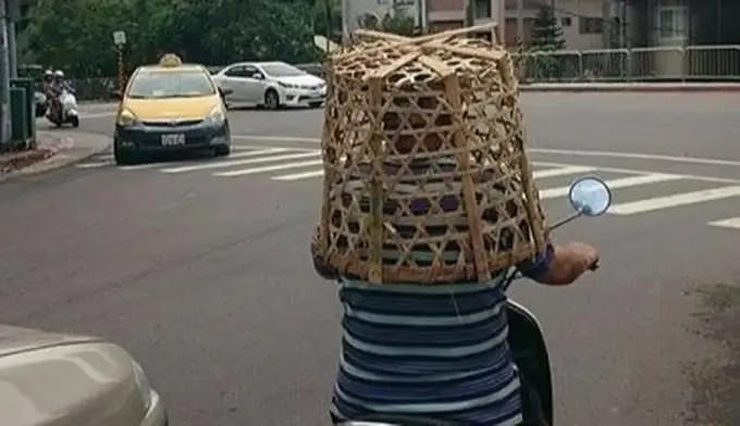 helm nyeleneh parah berbagai sumber