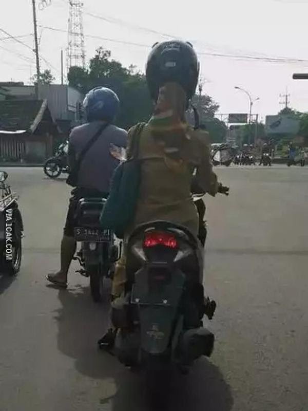 helm nyeleneh parah berbagai sumber