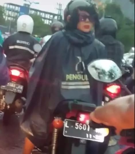 helm nyeleneh parah berbagai sumber