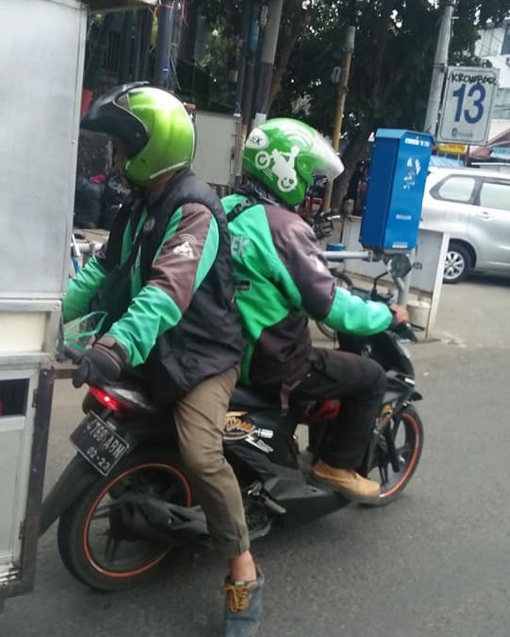 dibonceng nyeleneh abis berbagai sumber