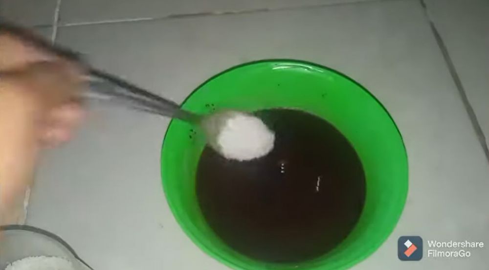 Tanpa kapur barus, ini cara cepat menghilangkan bau pesing di kamar mandi cuma pakai 2 bahan dapur