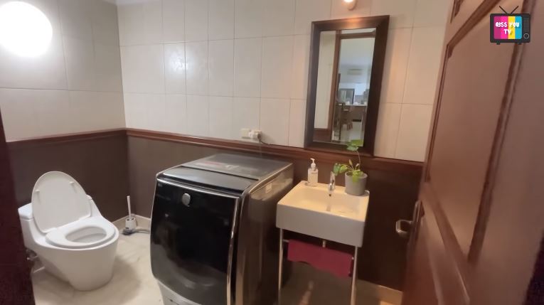 kamar mandi aktris © berbagai sumber kamar mandi aktris © berbagai sumber