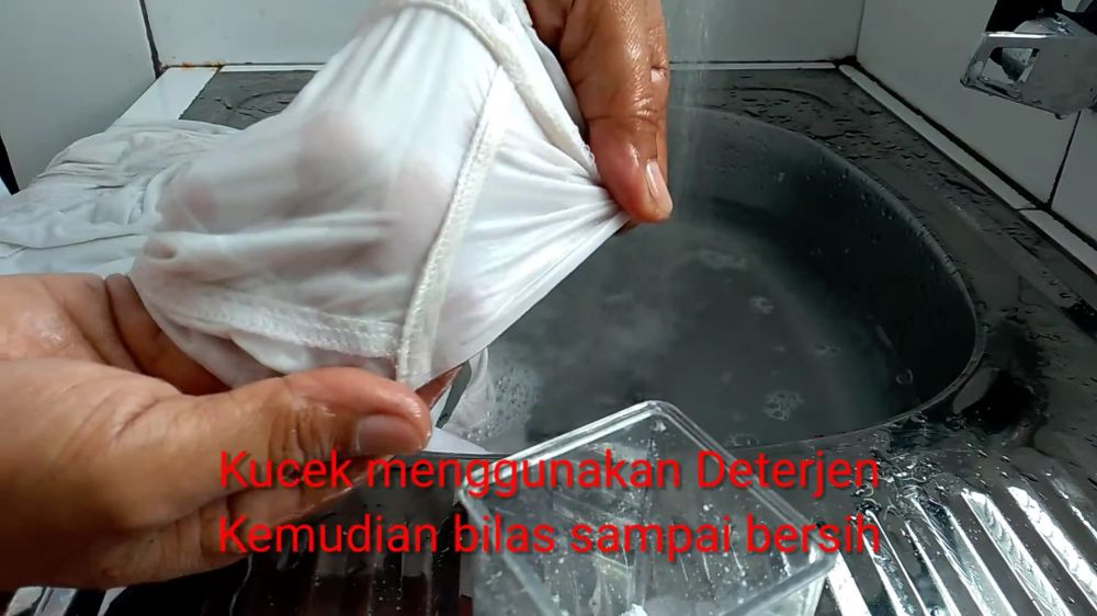 Tanpa pemutih, ini trik ampuh hilangkan noda deodoran di ketiak baju pakai tambahan 1 bahan dapur