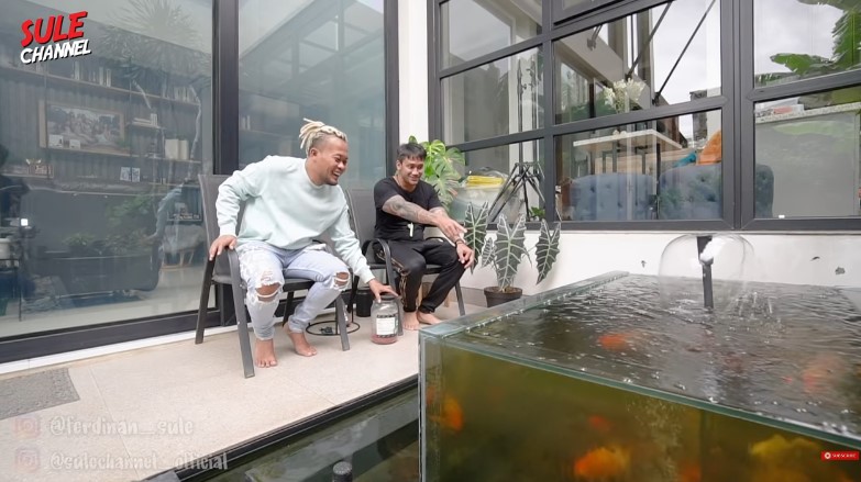 halaman belakang Tora Sudiro © YouTube