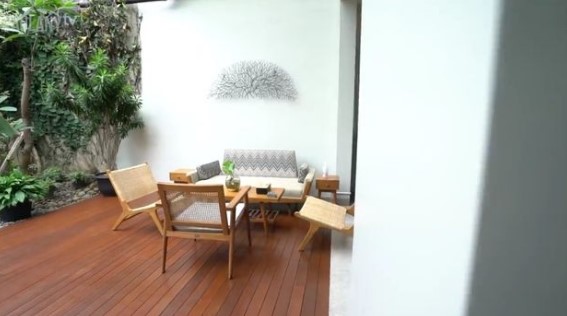 halaman belakang Tora Sudiro © YouTube