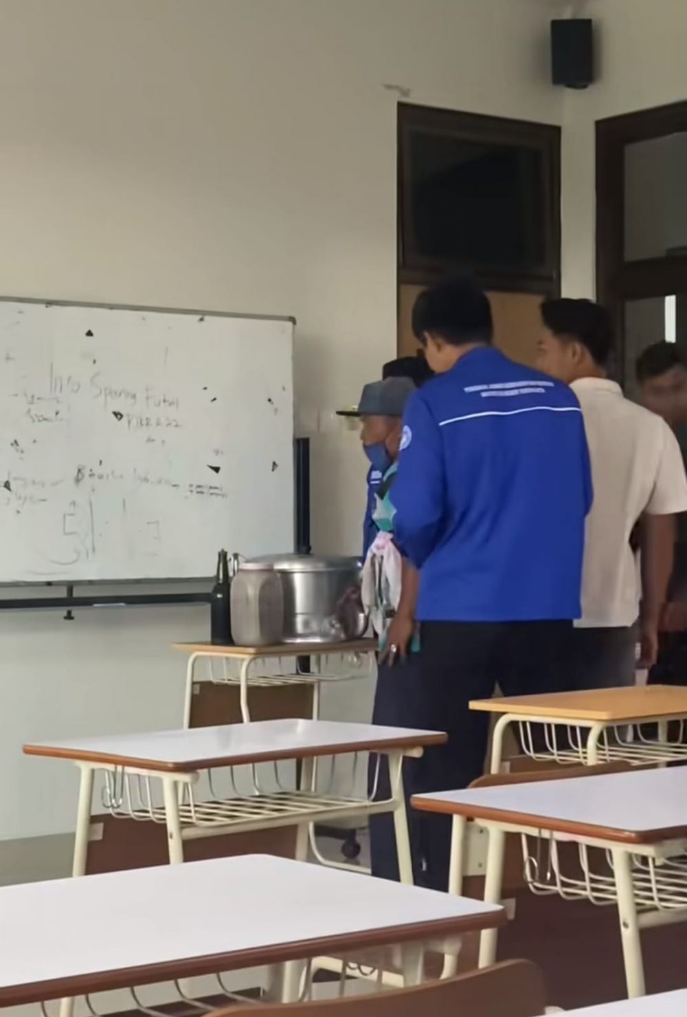 dosen traktir siomay © TikTok dosen traktir siomay © TikTok