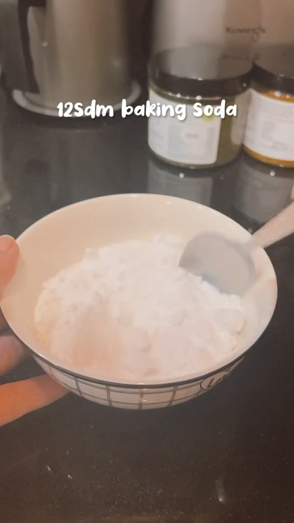 Tanpa perlu digosok, ini trik bersihkan kloset menguning agar kinclong lagi cuma tambah 1 bahan dapur