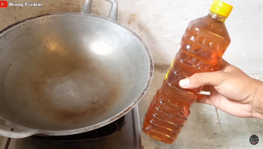 Tanpa ditaburi tapioka, ini cara jernihkan minyak kotor agar bening lagi pakai 1 bahan makanan