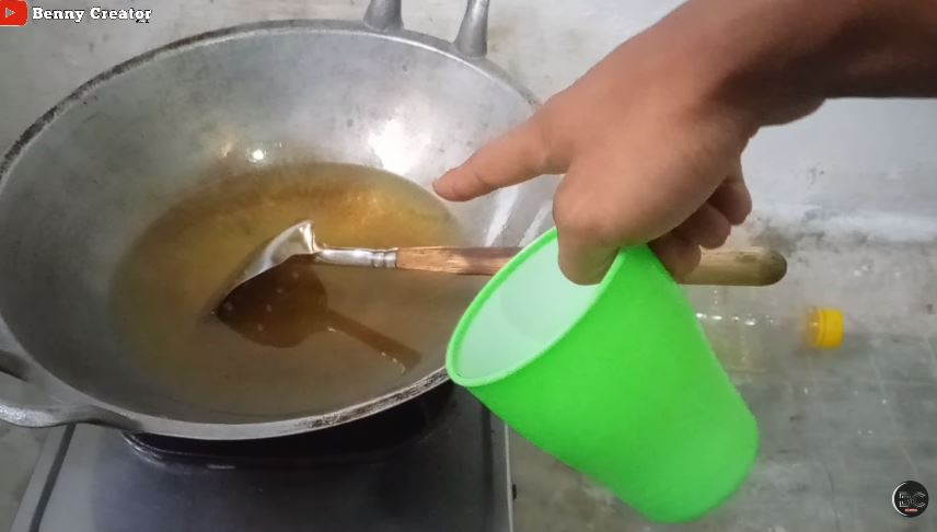 Tanpa ditaburi tapioka, ini cara jernihkan minyak kotor agar bening lagi pakai 1 bahan makanan
