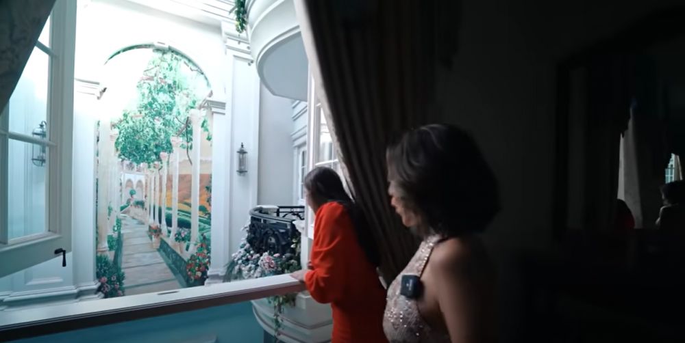 Potret kamar tidur Helena Lim crazy rich PIK nyambung sama ruang tamu © 2024 brilio.net Potret kamar tidur Helena Lim crazy rich PIK nyambung sama ruang tamu © 2024 brilio.net