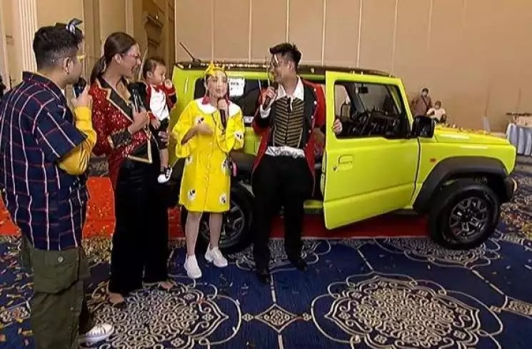 7 Seleb hadiahi kendaraan mewah untuk sang anak yang masih balita, Sandra Dewi beri jet pribadi