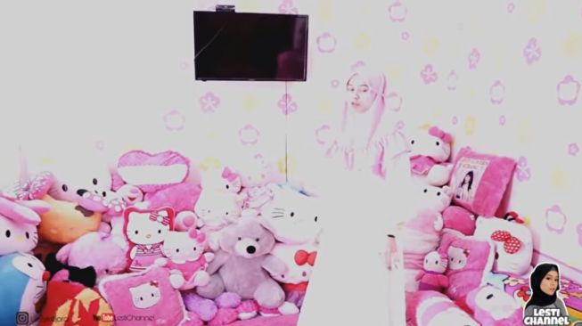 Rumah di kampung menyatu dengan warung mi ayam, 11 potret kamar tidur