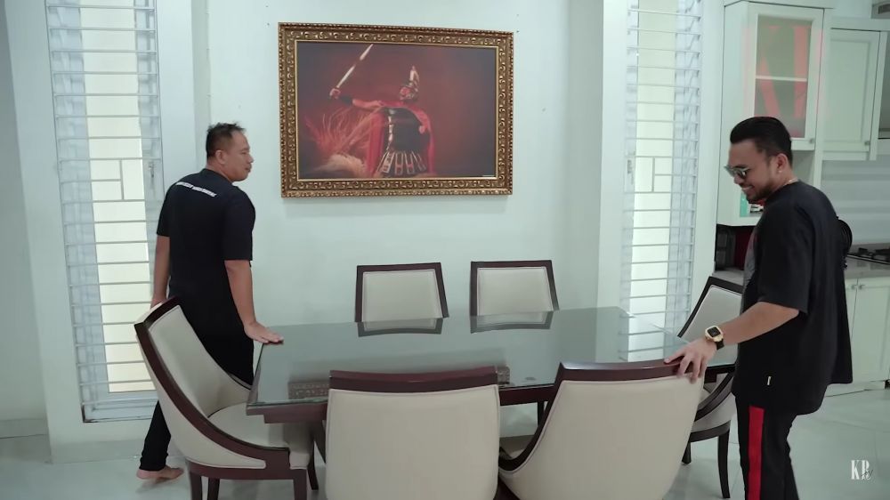 dapur rumah Vicky Prasetyo © 2024 brilio.net