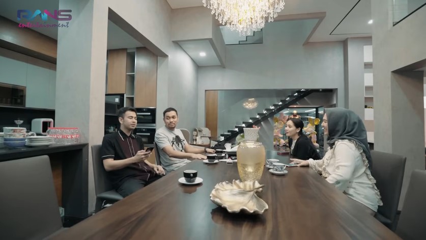 dapur Ahmad Sahroni serasa di kafe © YouTube dapur Ahmad Sahroni serasa di kafe © YouTube