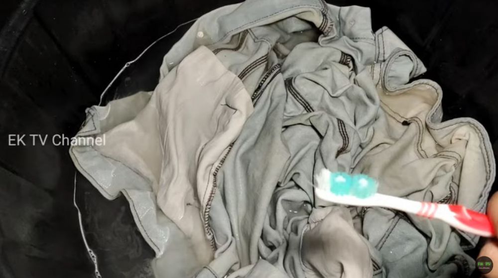 Tanpa disikat, ini trik cuci baju luntur dan menguning agar warnanya tetap cerah pakai 1 bahan dapur