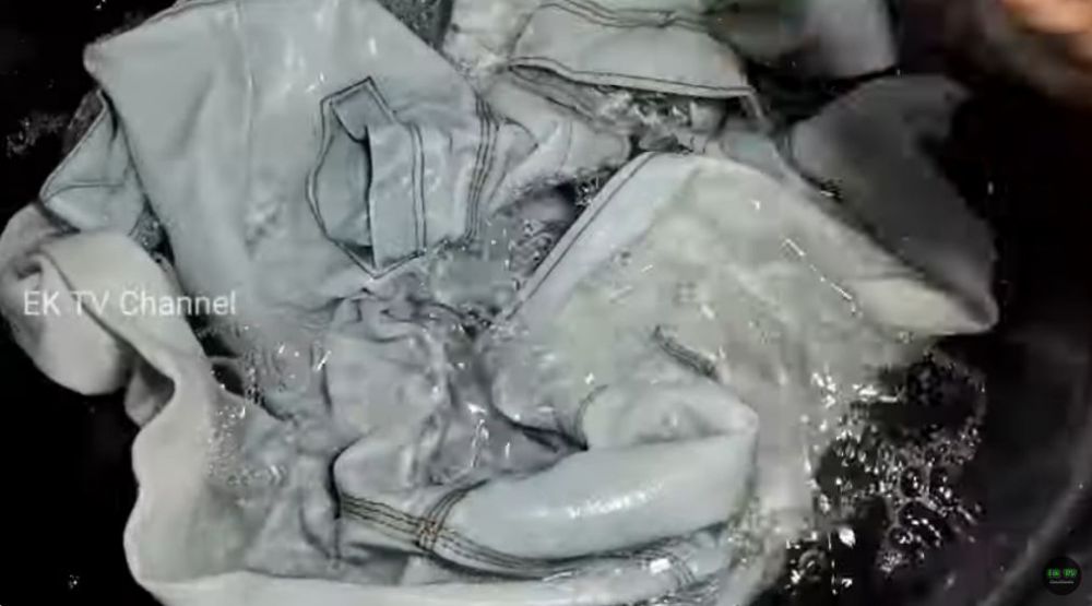 Tanpa disikat, ini trik cuci baju luntur dan menguning agar warnanya tetap cerah pakai 1 bahan dapur