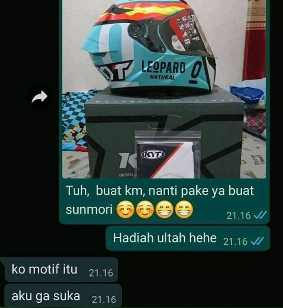 Chat lucu ngasih hadiah ke pasangan Berbagai sumber