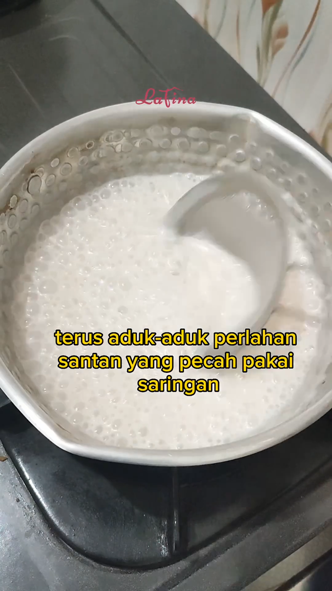 Nggak perlu ditambah daun pisang, ini trik mengatasi santan pecah cuma pakai 1 alat sederhana