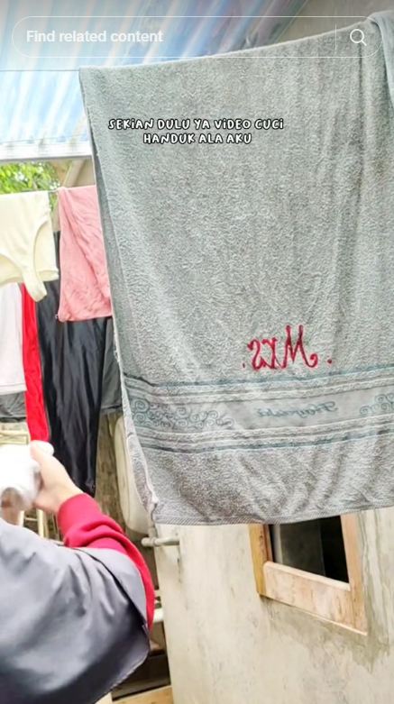 Tanpa direndam semalaman, trik cuci handuk berjamur ala ibu muda ini bikin kinclong pakai 1 bahan kue