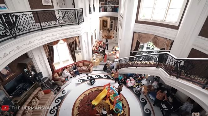 Desainnya American Classic, ini 13 potret rumah Crazy Rich Jaksel, ada ruang khusus koleksi Disney