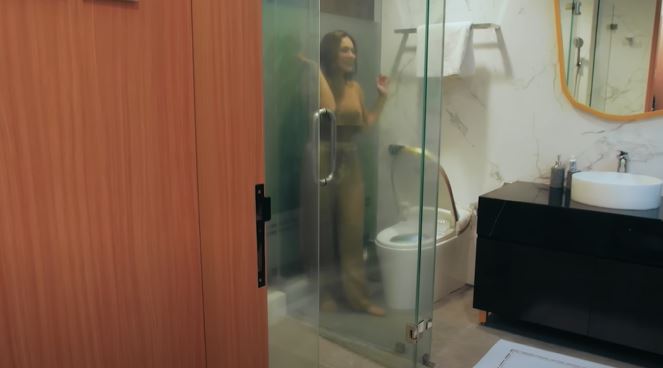 kamar mandi wulan guritno © YouTube