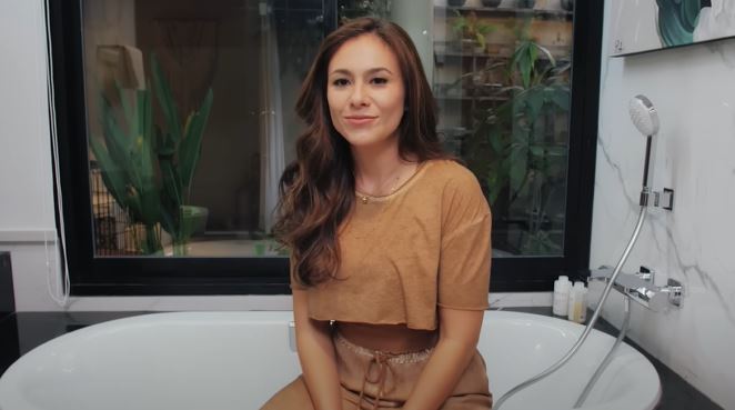 kamar mandi wulan guritno © YouTube