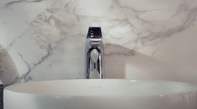 kamar mandi wulan guritno © YouTube