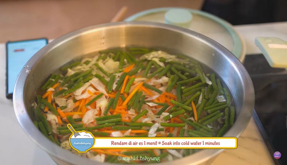 Jangan tumis kelapanya, begini trik masak sayur urap agar bumbu meresap dan awet sampai 5 hari