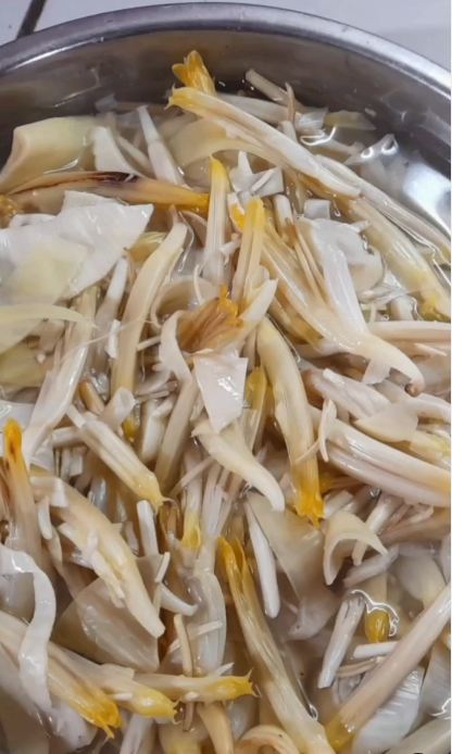 Cukup pakai 1 bahan dapur, ini trik rebus jantung pisang agar warnanya tetap putih bersih