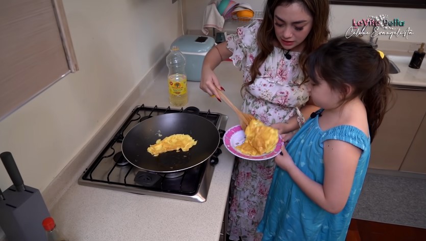 dapur milik Celine Evangelista © YouTube dapur milik Celine Evangelista © YouTube