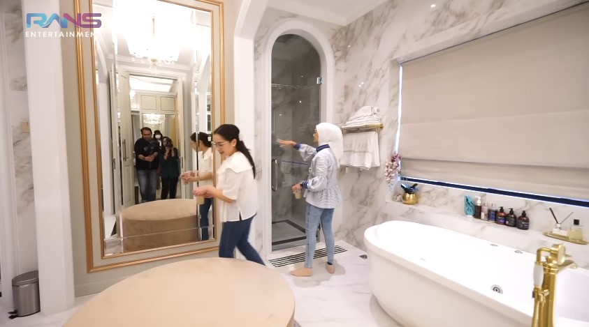 potret kamar Putri Zulkifli Hasan © YouTube