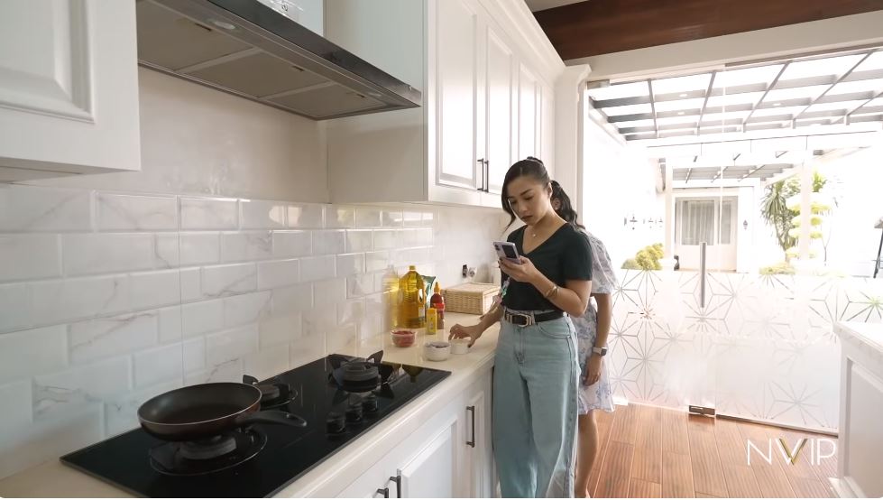 potret dapur adik nikita willy © YouTube