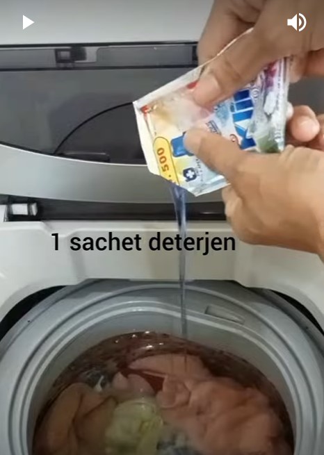 Tanpa direndam berjam-jam, ini trik mencuci handuk agar makin bersih dan wangi ditambah 2 bahan dapur