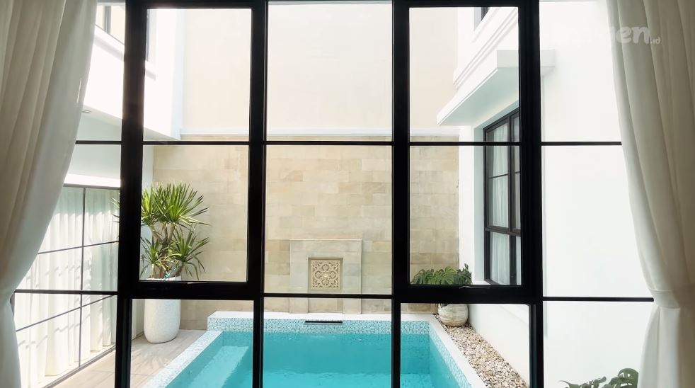 potret rumah ibnu jamil dan ririn © YouTube