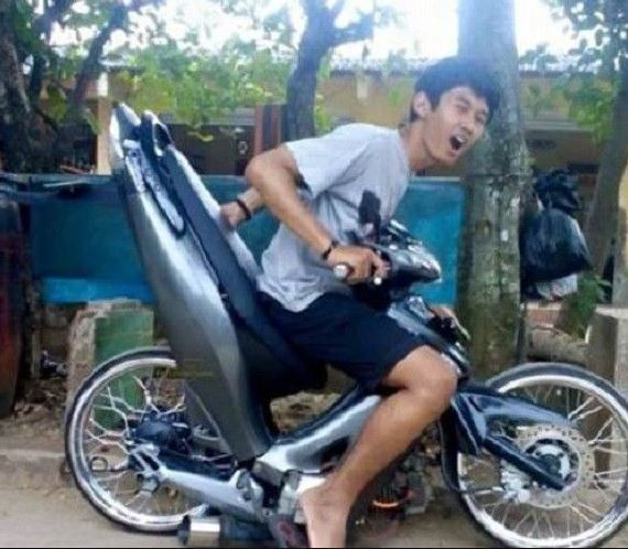 nyusahin diri nyeleneh pol berbagai sumber