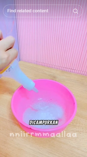 Tak perlu disikat kuat, ini cara bersihkan kerak membandel di kloset agar kesat pakai 3 bahan dapur